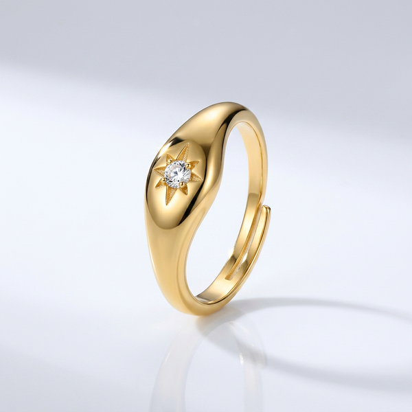 Vintage Étoile Ring studio shot